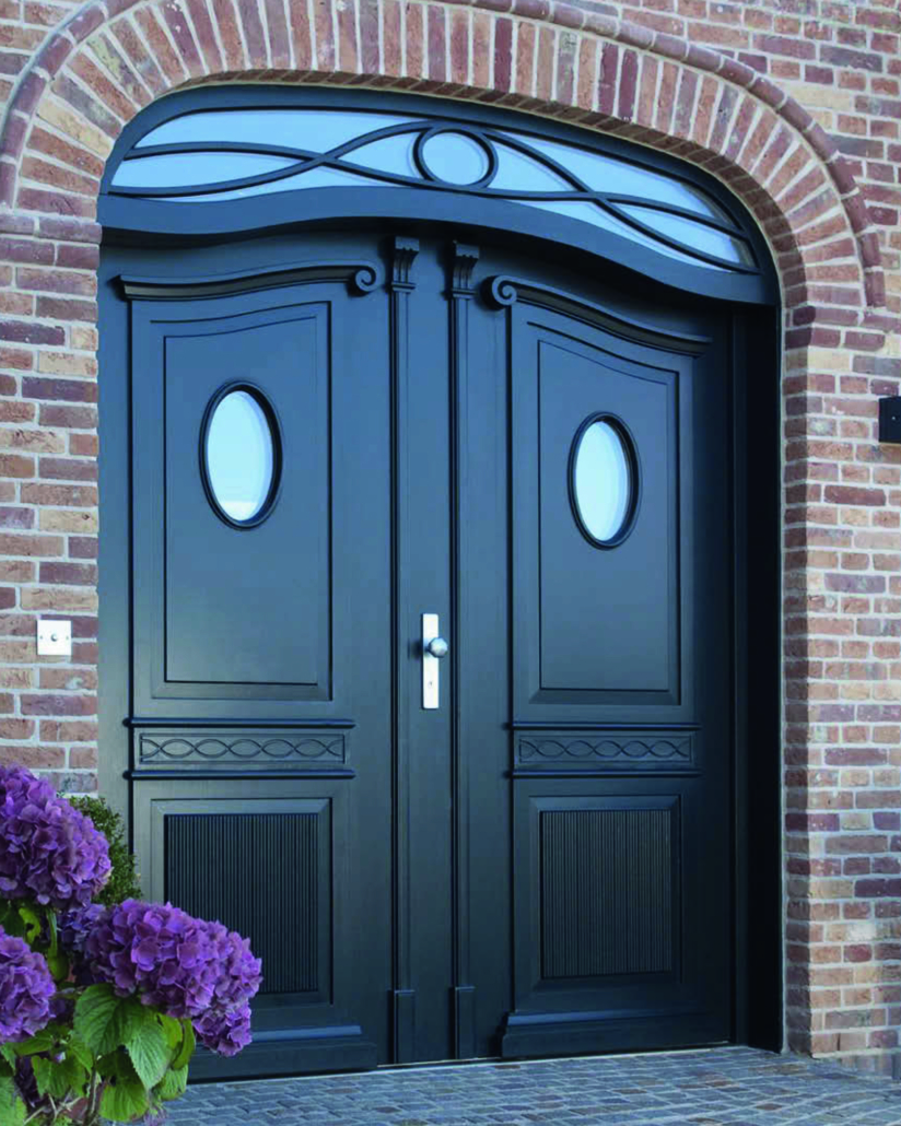 Schwarze Holztür doppelflügig mit zwei ovalen Fenstern